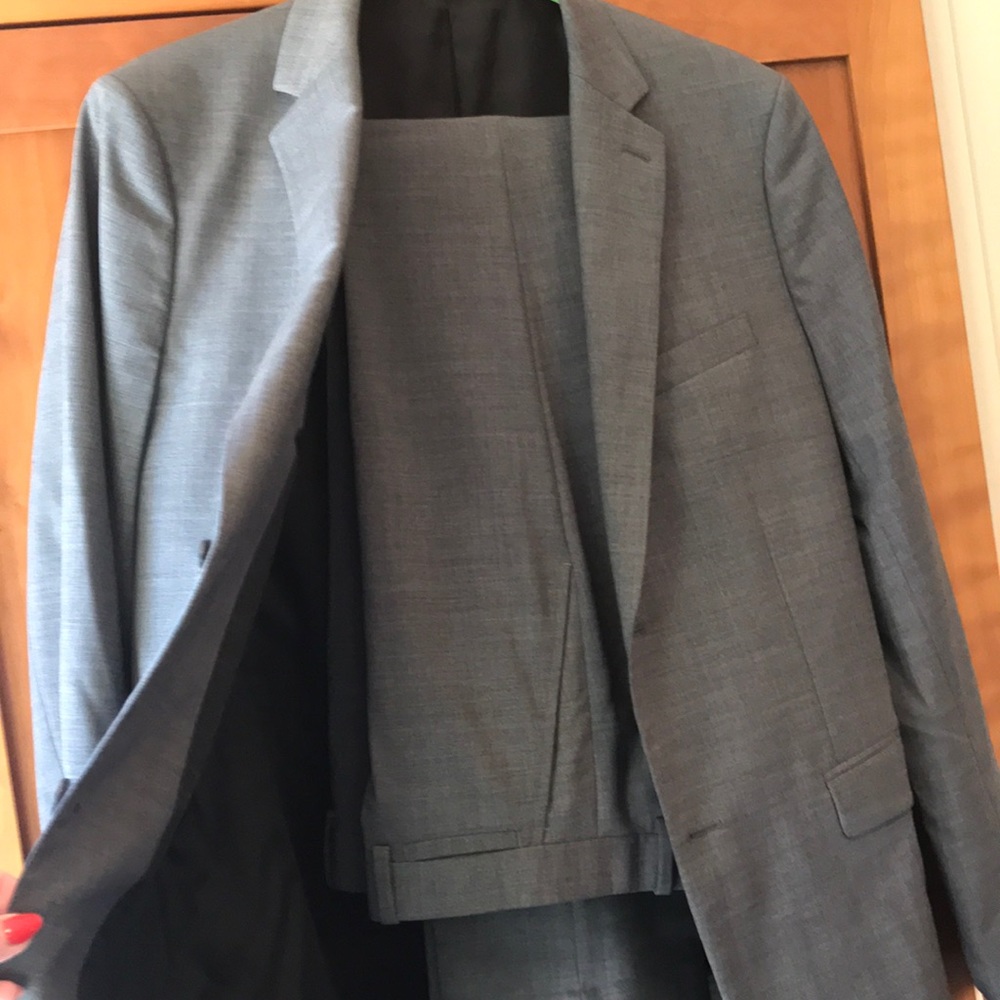 Theory Men’s suit - 40 reg jacket, 31 pants